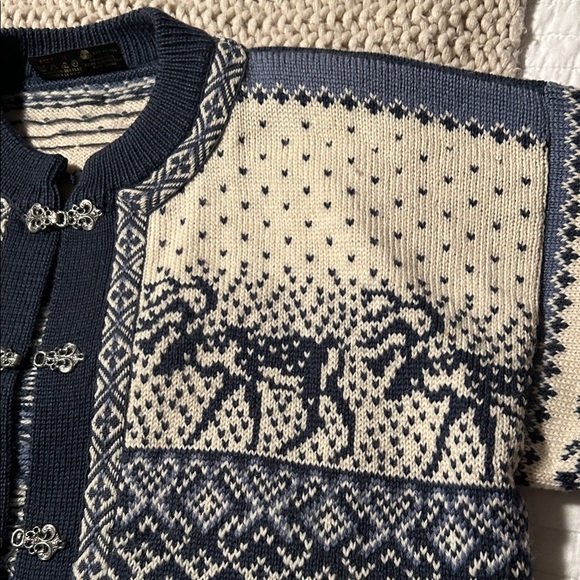 Nordstrikk Norwegian Luse cardigan in wool! Size M Beautiful reindeer on it! - Picture 4 of 10